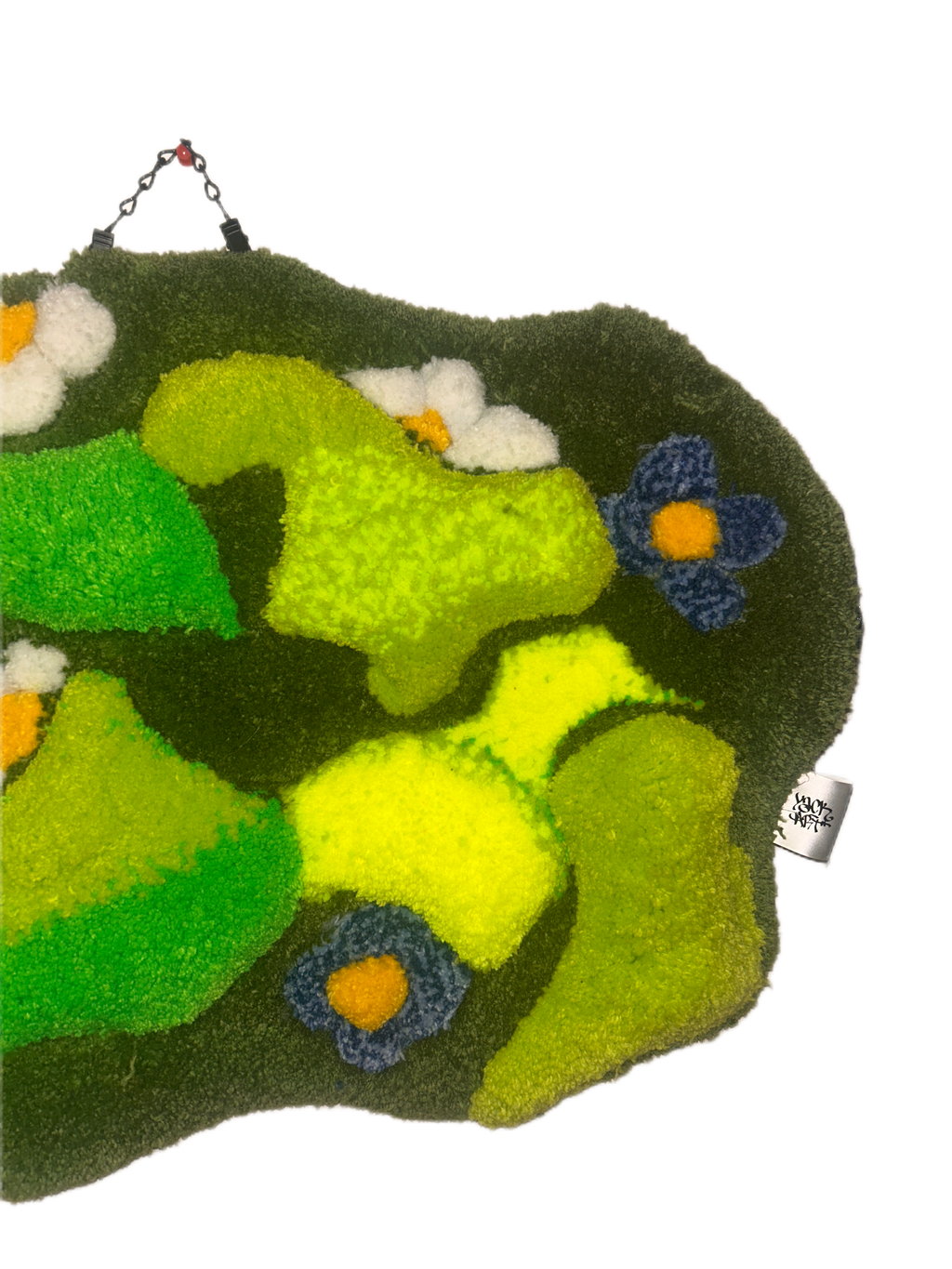 Medium tufted wall rug